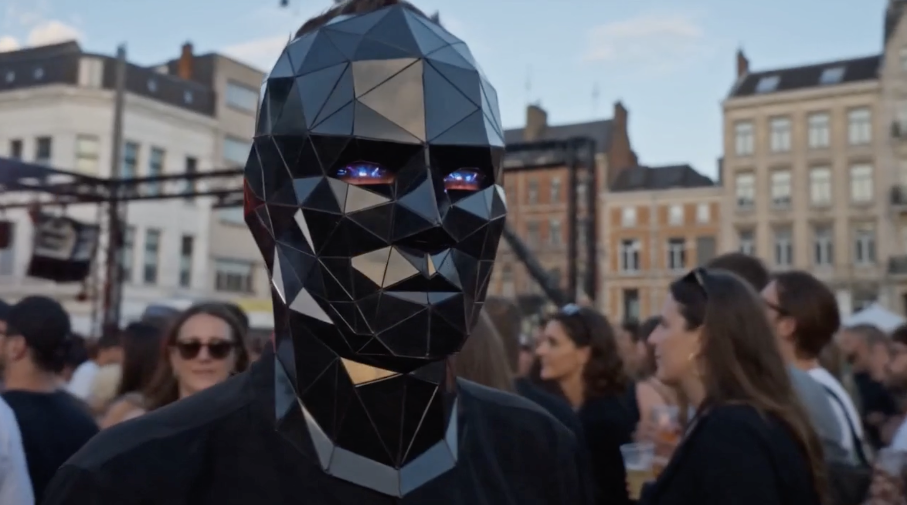 Noirez — LED mask at festival